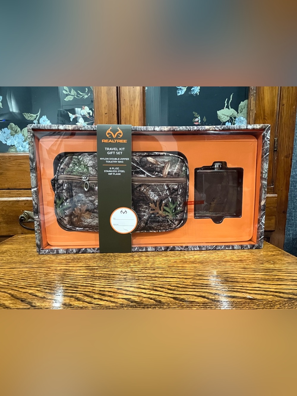 REAL TREE Travel Kit Gift Set – Camo Toiletry Bag & 6 oz Hip Flask - Outdoor